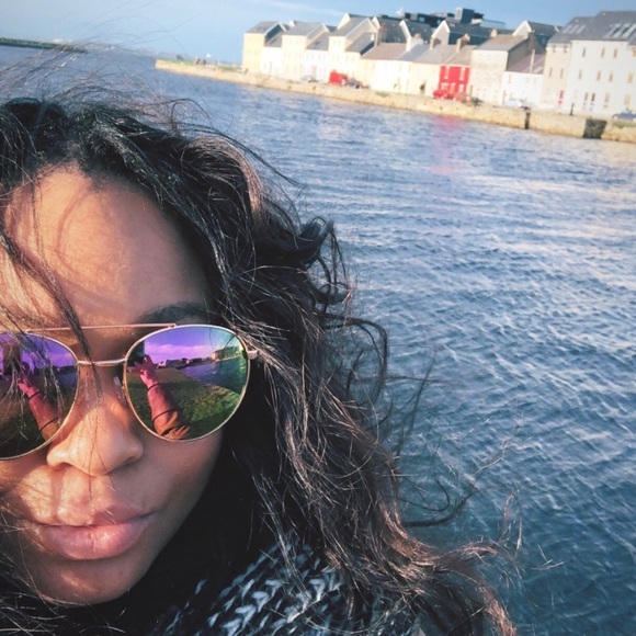 Meet your Posher, Ebonie - Picture 5 of 7